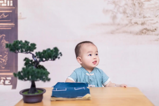 临海怀孕肚子中间凹两边凸